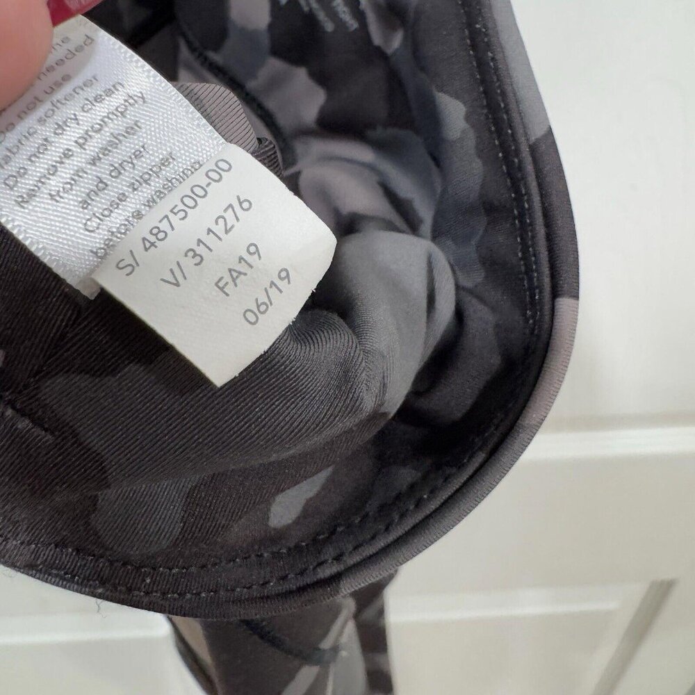 Athleta Lightning Camo‎ 7/8 Leggings-Gray Camo-Medium - Picture 6 of 9